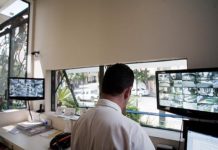 Empresa recebe curriculos para vaga de Porteiro