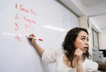 Governo da Bahia anuncia processo seletivo com 1.487 vagas para profissionais da educação