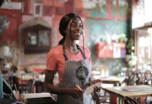 Senac oferece 260 vagas para curso gratuito de garçom e garçonete