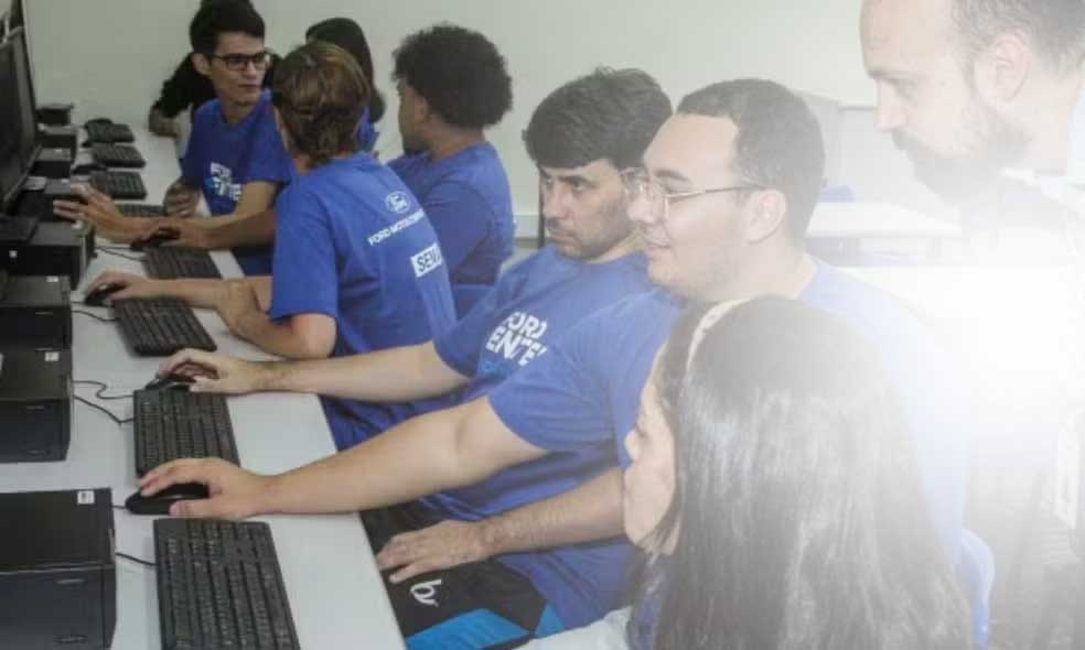 Ford abre inscrições para curso gratuito de programação com vagas na Bahia